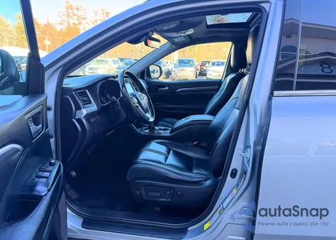 2017 Toyota Highlander Se z USA, uszkodzony, nr VIN 5TDJZRFH6HS359955